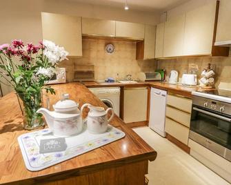 Treetops - Windermere - Kitchen