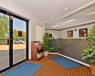 Americas Best Value Inn-Brandon/Jackson East - Brandon - Front desk