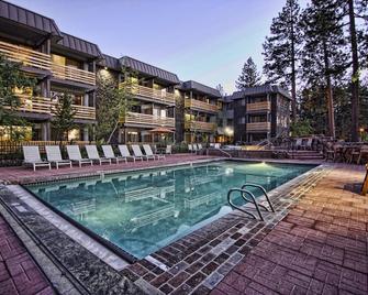 Hotel Azure - סאות' לייק טאהו - בריכה