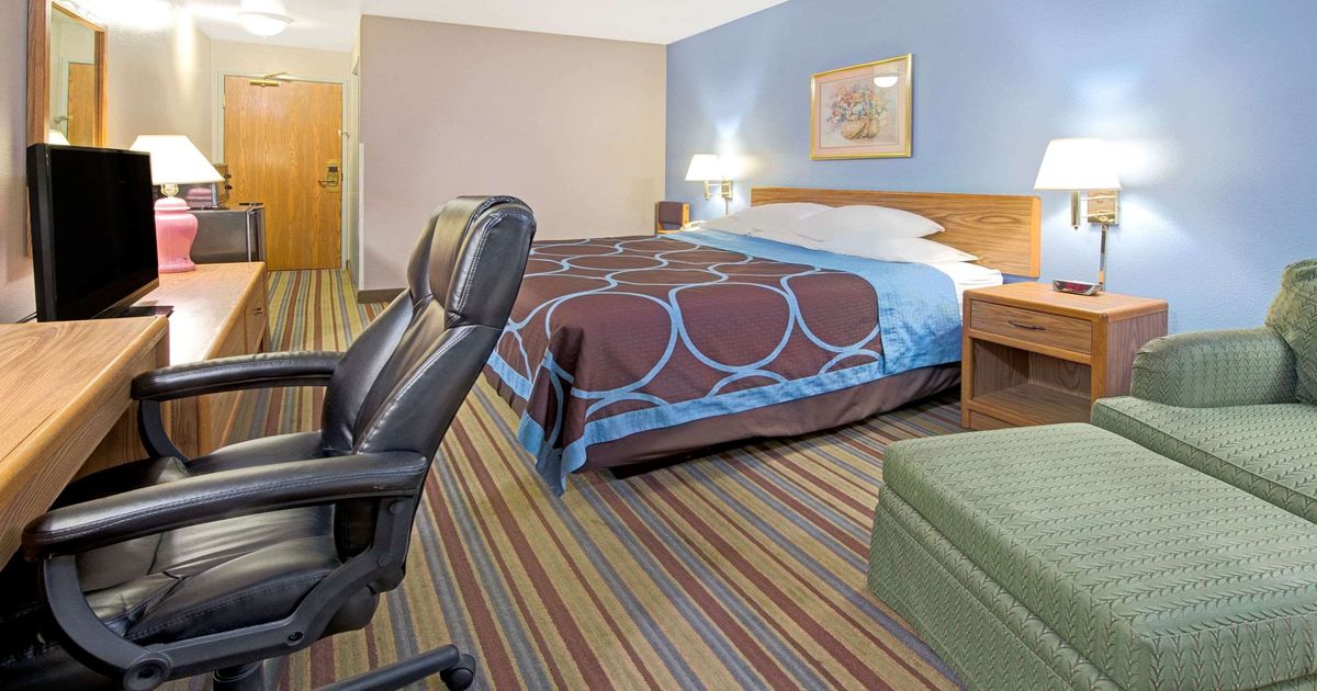 Super 8 By Wyndham Pontoon Beach Il/St. Louis Mo Area £43. Pontoon
