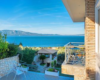 Villa Thea We live it you 'll Love it - Arkitsa - Balcón