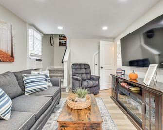 Cozy Jacksonville Cottage, Walkable Location! - Jacksonville - Sala de estar