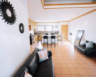 Project Rajah Crib - Manila - Wohnzimmer