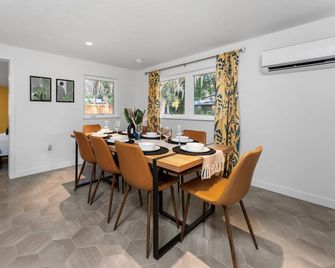 Smart Bungalow: 10-min to UF, Central Location - Gainesville - Spisestue