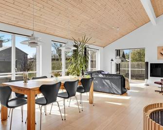 Nice Home In Juelsminde With Wifi - Juelsminde - Comedor