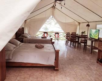 Volcano Tenorio Glamping Ranch - 3 Tents - Katira - Habitación
