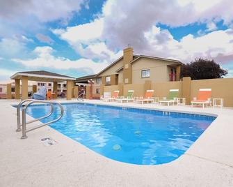 Quality Inn Holbrook - Holbrook - Piscina