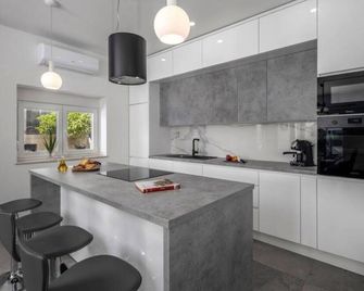 Villa Stipea - Four Bedroom Villa with Swimming Pool - Sucuraj - Kitchen