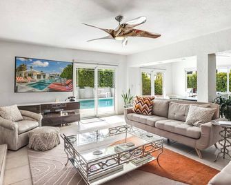 Villa L'Orange Pool and Hot Tubs - Palm Springs - Living room