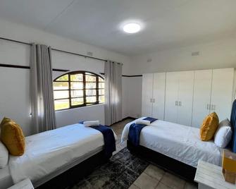 Safi Self Catering Suites - East London - Bedroom