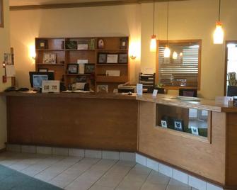 Esterhazy Motor Hotel - Esterhazy - Front desk