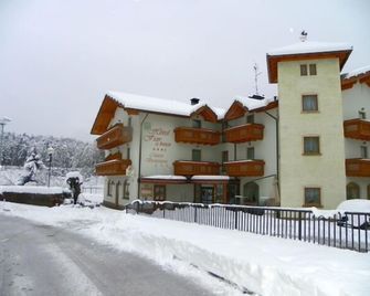 Hotel Fior Di Bosco - Giovo - Gebäude