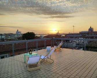 Haven Hostel Giudecca - ונציה - מרפסת