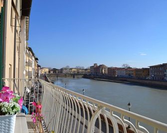 You & Me - Pisa - Balkon