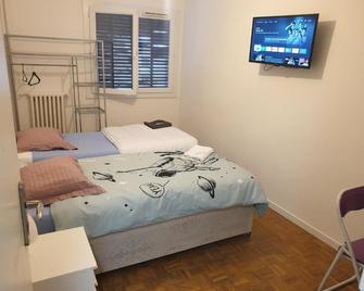 New Cheap Private Room, Kitchen , Overwieuw Sea,tram On Spot, 12 Minutes From Nice Train Station With Tram , Beach In 17 Min Tram , Chambre Privée Pas Cher, Cuisine Équipée , Tram Sur Place, Aperçu Mer, 12 Min De La Gare De Nice Avec Le Tram, 17 Min Plage - Nice - Chambre