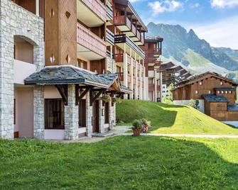 Résidence Les Constellations - Maeva Home - Studio 5 Personnes Sélection Mae-3766 - La Plagne-Tarentaise - Building