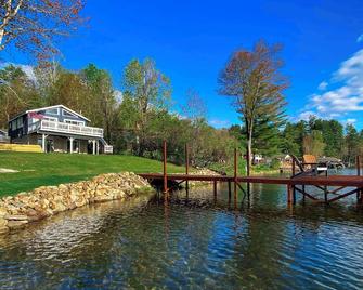 Lakeshore Cottage- Family and Pet Friendly - Fort Ann - Outdoors view