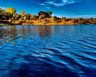 Spectacular Lake and Fishing Resort - Altamont - Vista del exterior