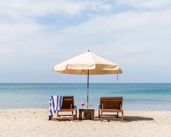 อันดาลันตารีสอร์ท - เกาะลันตา - ชายหาด