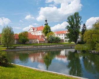 Hotel Adalbert - Prague - Outdoor view