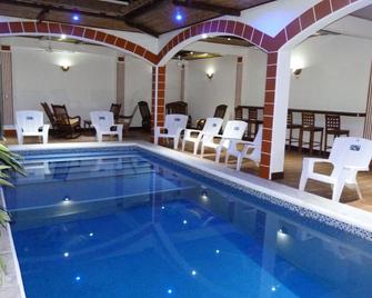 Hotel La Gran Sultana - Granada - Pool
