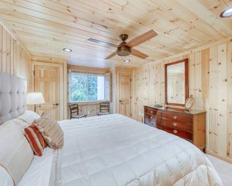Mountainside Dream - Warren - Bedroom