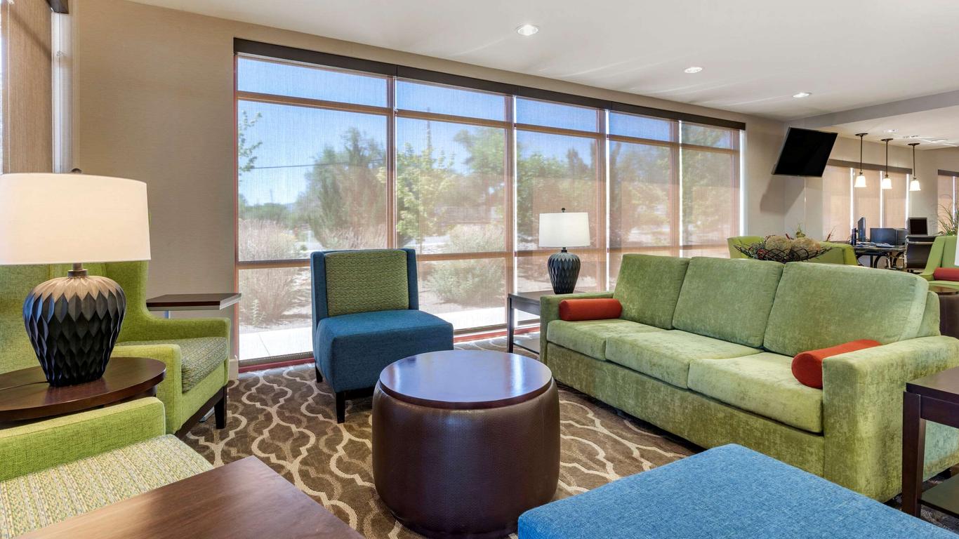 كومفرت سويتس فيرنلي