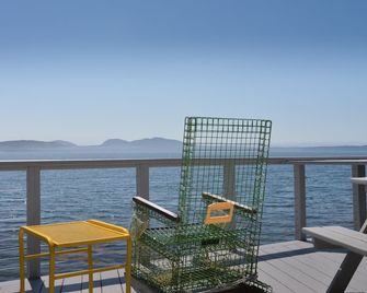 You Can't Get Closer To The Water Than This! - Trenton - Balcony