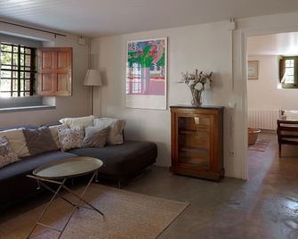 Independent Apartment Of 100 M2 In Medieval Residence - Corsá - Sala de estar