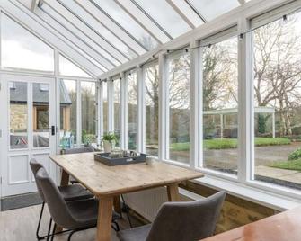 Stunning Northumberland 10 Bed House with Hot Tub - Prudhoe - Dining room