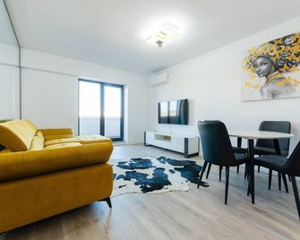 Vanda - Bucharest - Living room