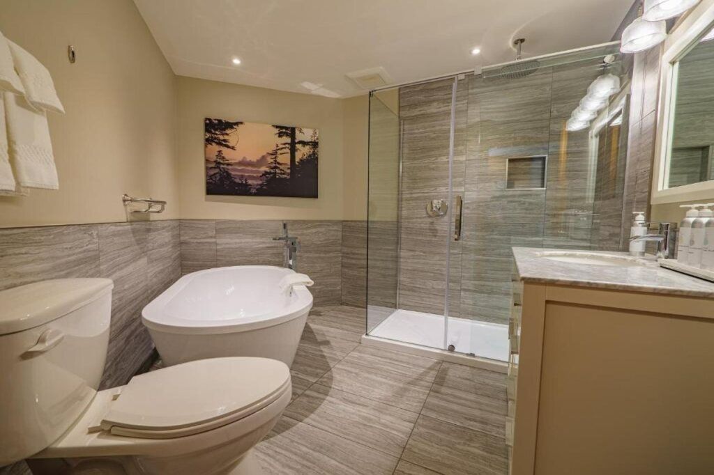 Snug Harbour Inn - יוקלולט - חדר רחצה