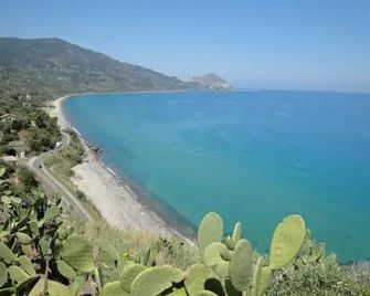 薩波納拉之家民宿 - 切法盧 - 西法魯 - 海灘