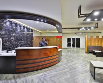 OYO 28448 Tree Top Residency - Bhuj - Front desk
