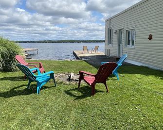 Waterfront Paradise on the lake!! - Bobcaygeon - Binnenhof