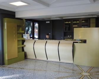 Camping Zeus - Pompeya - Recepción