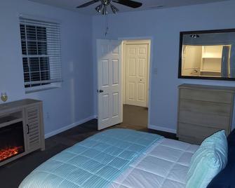 The Hidaway on the Patuxent RiverbrChildren allowed and welcomed to stay. - Prince Frederick - Bedroom