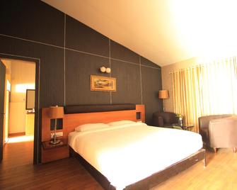 Deccan Park Resort - Ooty - Bedroom