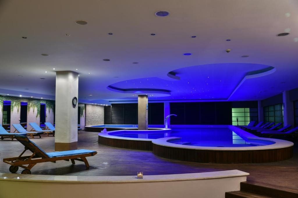 Radon Plaza - סרייבו - בריכה