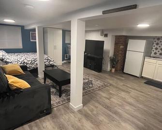 Delightful studio with WiFi in Tacoma - Tacoma - Living room