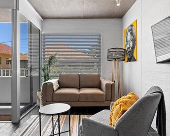 Seaside Studio Perfect Location - Cape Town - Living room