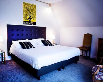 Hotel Logis Le Relais De La Poste - Neuvéglise-sur-Truyère