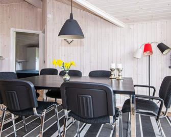 Fantastic Holiday Home in Nordborg Jutland With Terrace - Nordborg - Essbereich