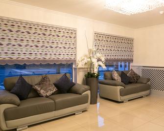 Celtic International Hotel Cardiff Airport - Barry - Living room