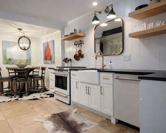 Live-in Art Gallery in Downtown Highlands / Walk to Main Street / Mountain Views - Highlands - Cuisine