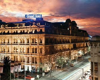 Quest Grand Hotel Melbourne - Melbourne - Building