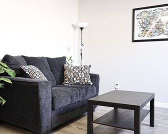 Private and cozy basement space - West Jordan - Living room