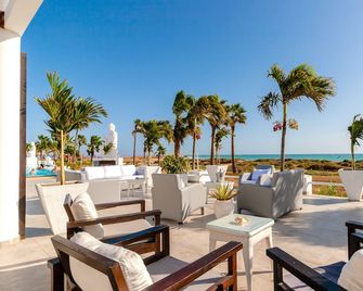 Hotel Livvo Budha Beach - Espargos - Binnenhof