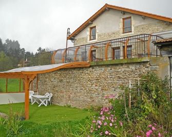 Le Plateau de la Danse - Chambles - Будівля