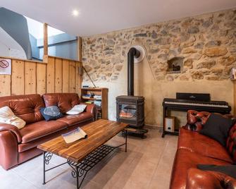 Quiet and comfortable cottage - Lapalme - Sala de estar